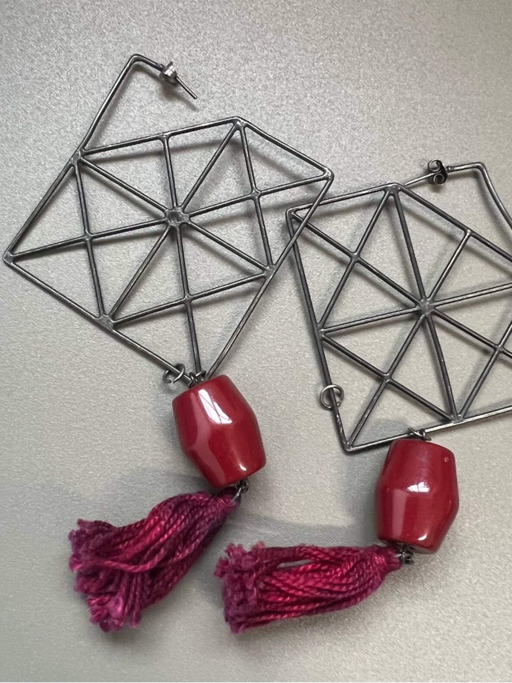 [FARM Rio] Geometric Wireframe Drop Earrings with Red Bead and Fuchsia Tassel